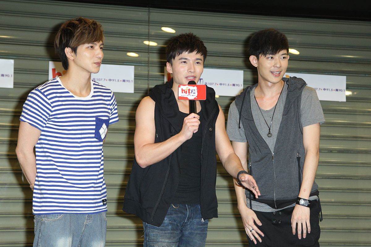 如果肖润宣是男同他喜欢上了另一个男的写一个故事