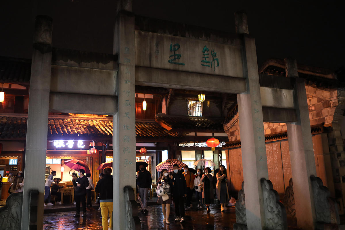 乐山到成都高铁旅游新体验：不到1小时畅游两座城市