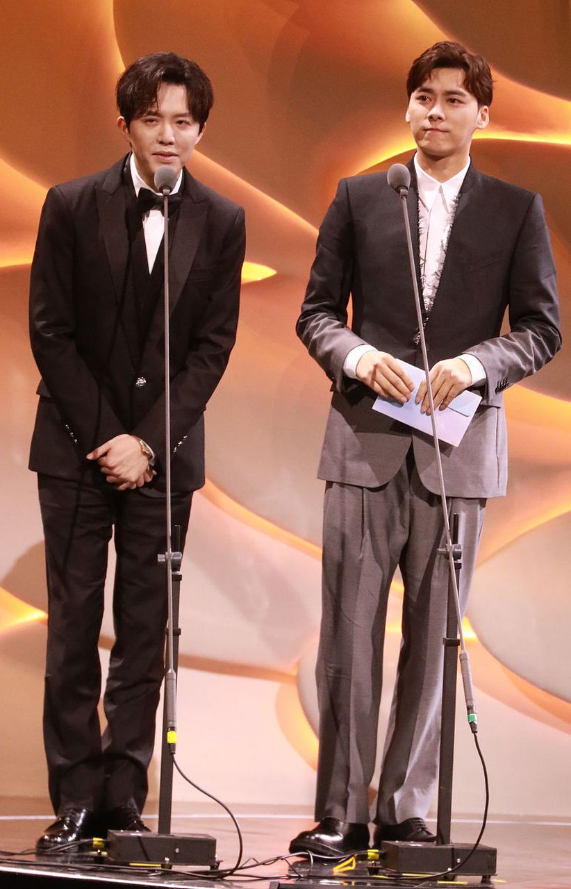 3月29日,李易峰工作室发布声明,表示已经终止与亚瑟士的一切合作,"李