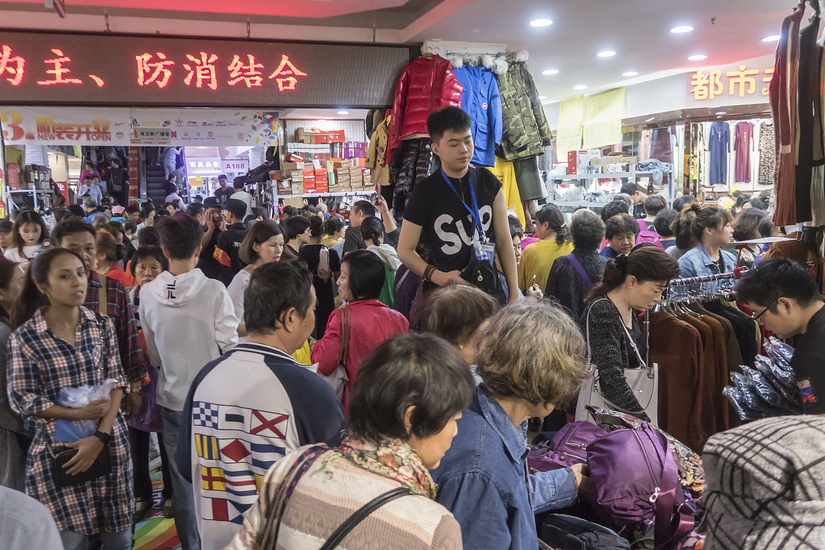 2018年9月28日,北京,开业20年后,官园批发市场今天午后开始撤市,市民