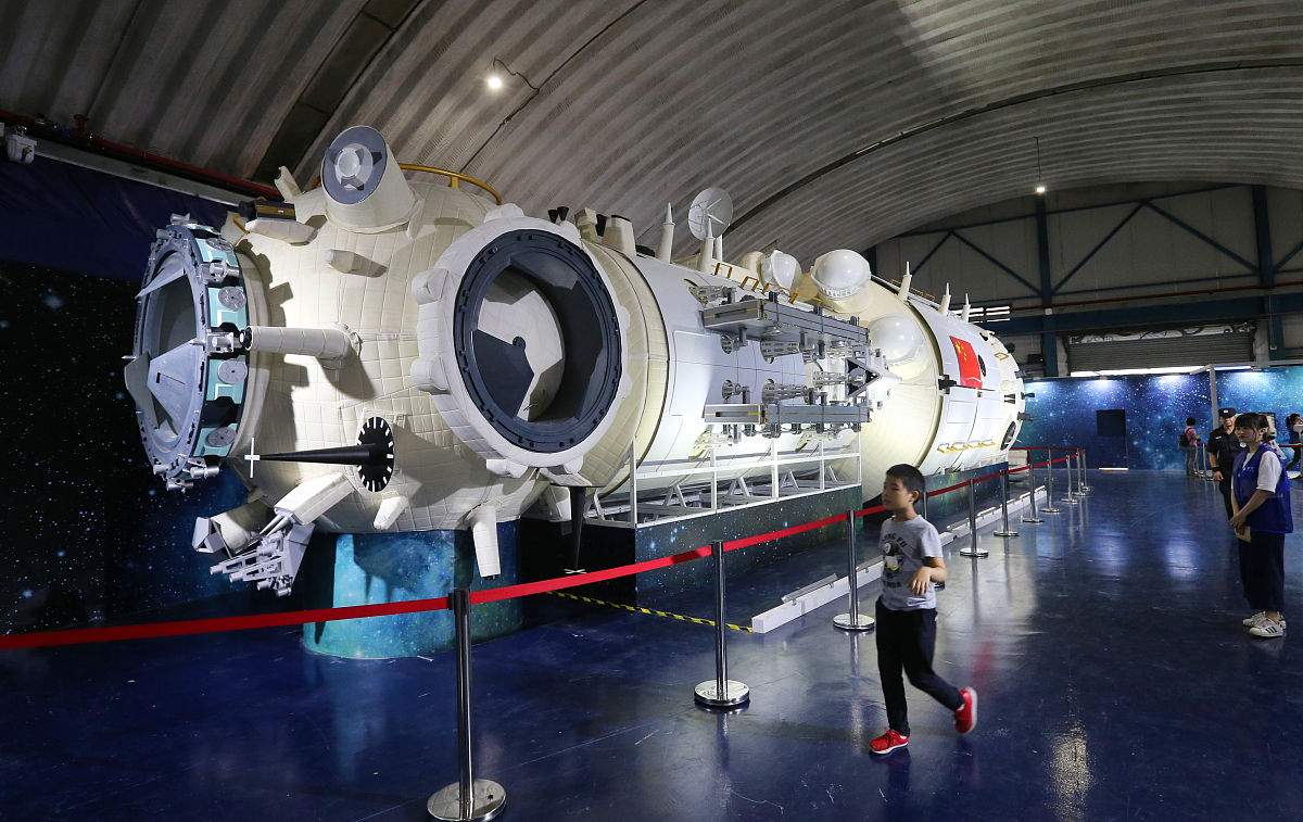 2019年7月16日,上海,"生在宇宙"中国航天艺术科技展亮相浦东.