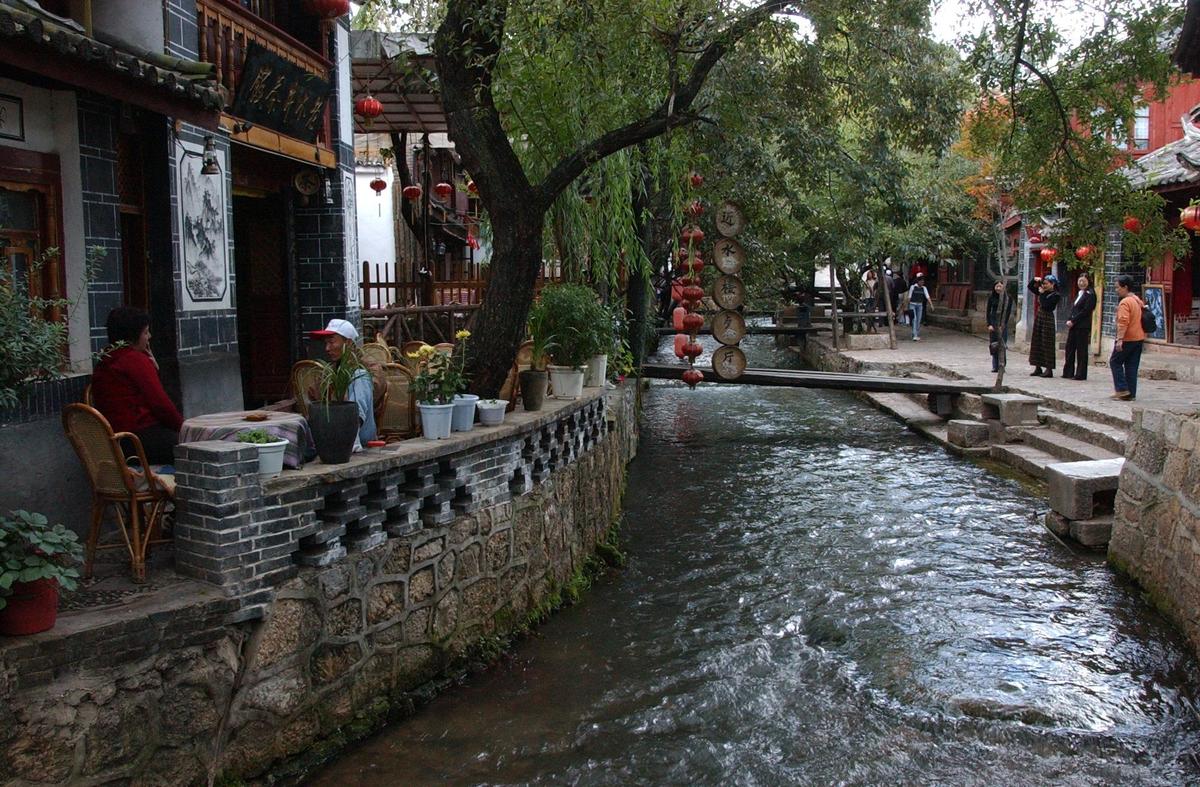 云南旅游攻略：'XX景点'实地体验分享，网友热议！