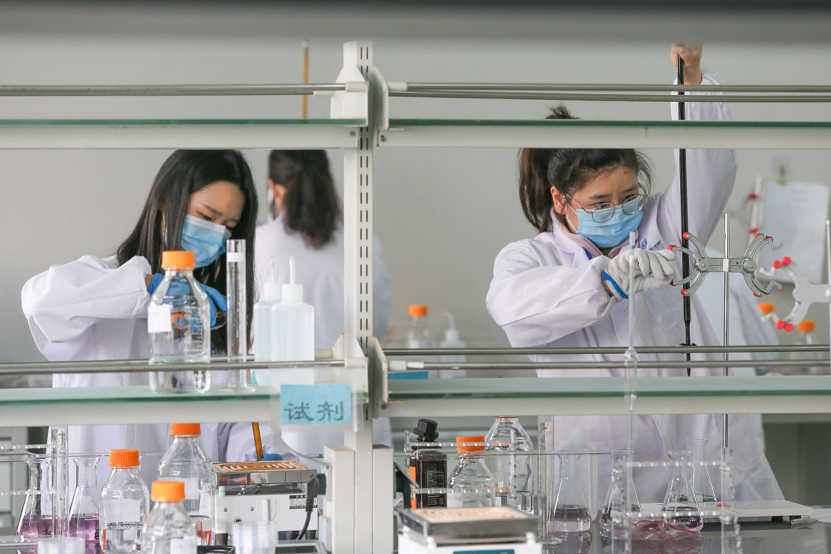 成都卫生学校药剂专业学什么？课程内容详解