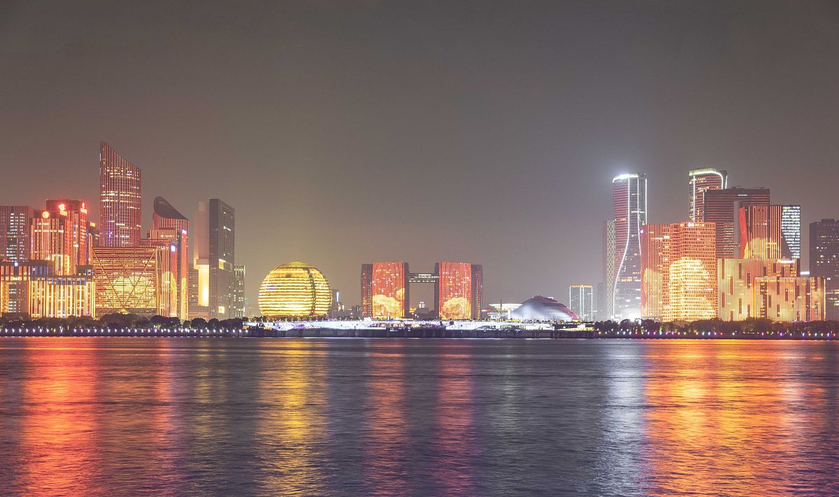 帮我写一首古体诗庆祝我论文发表谦虚一点