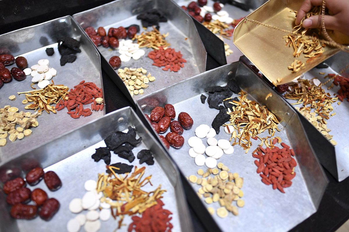 中药配方颗粒的优势有哪些？河北中药学校专家为你解析！