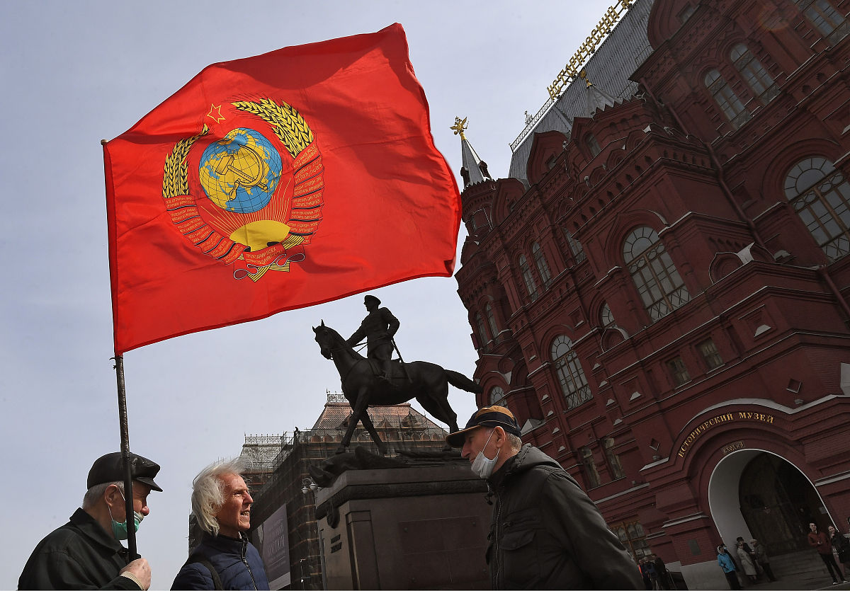 成都空军飞行员报考指南：条件、考试、素质