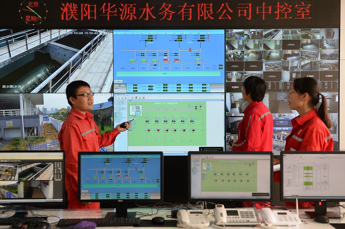 帮我设计一个自动化和机电一体化具体项目要根据实际需要进行编写。报告中要详细介绍项目包括技术细节、功能、要求等例如您可以使用设计工具如功能分析系统技术FAST图要详细记录系统和子系统的关键要素传感器、执行器、控制器、编程图结构逻辑等另外要有相关的工程分析、注意事项和规范特别关注项目中具有挑战性的方面。报告中要非常详细地介绍完整地技术细节