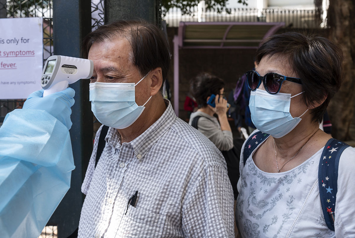 根据下面的话题写一篇500个字文章近期全国多地不再强制要求旅客乘地铁时佩戴口罩。随着天气逐渐转暖口罩还要不要戴？钟南山认为进入4月以后条件允许情况下建议可以不戴口罩。