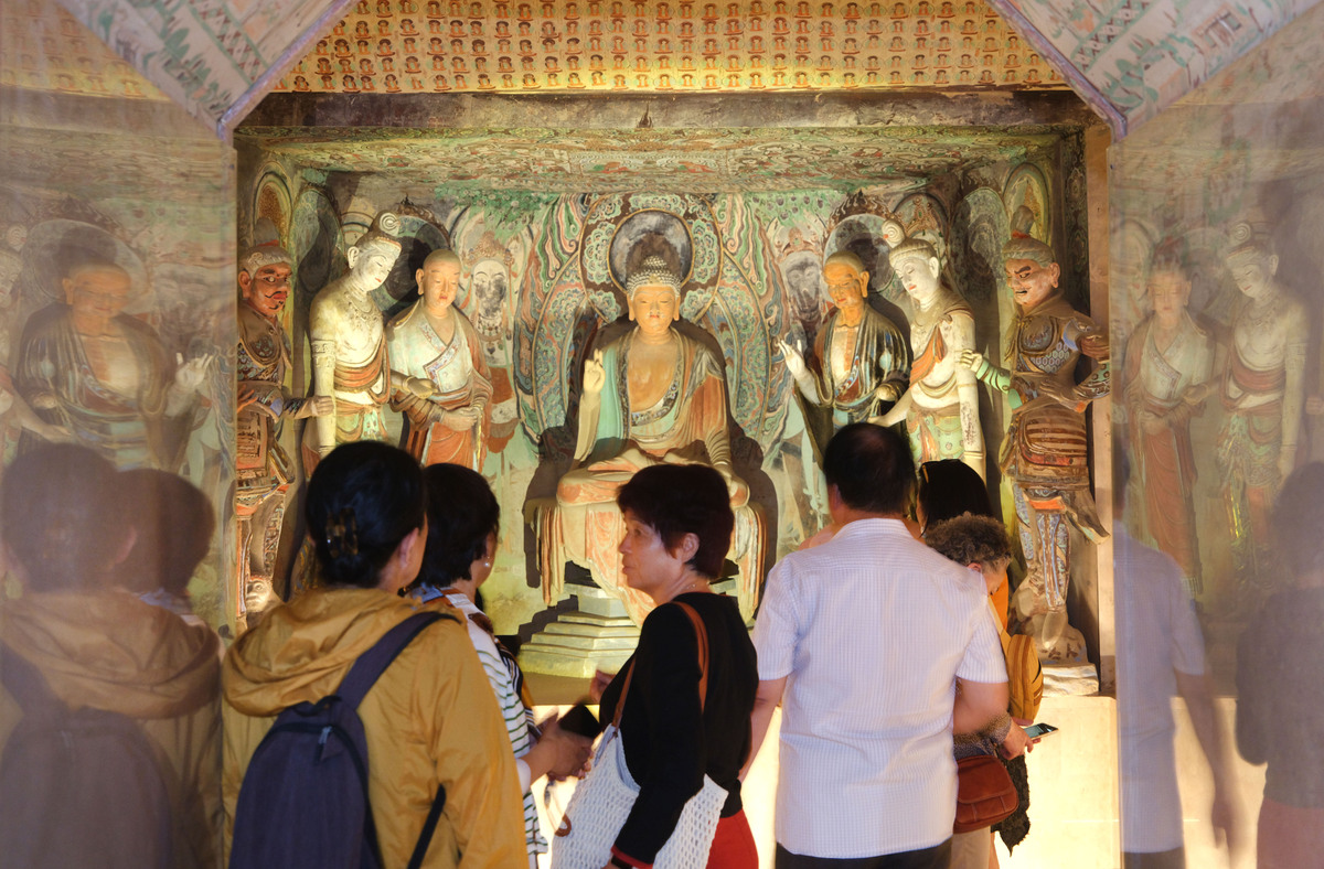 隋唐时期开凿的世界最大艺术宝库之一：敦煌莫高窟