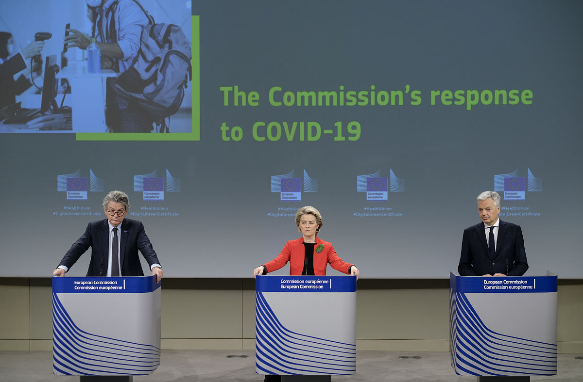 定义圆的面积函数通过主函数调用面积函数实现圆的面积计算并输出Pi=314输出结果保留两位小数。利用c语言