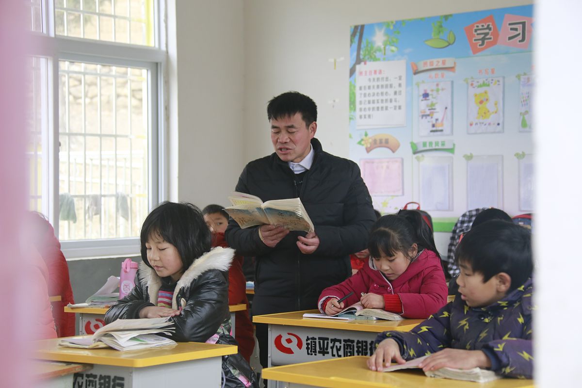 一个小学校长有多大权力