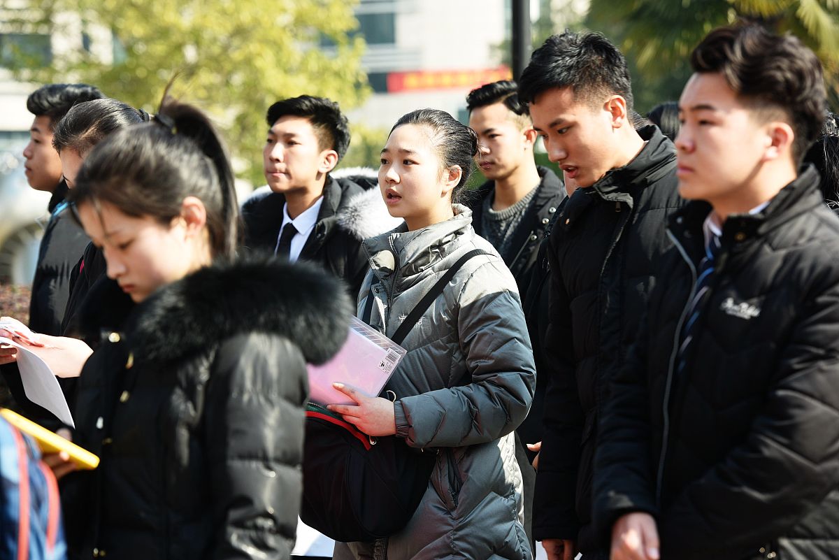 学生近视可以报读成都市铁路工程学院吗