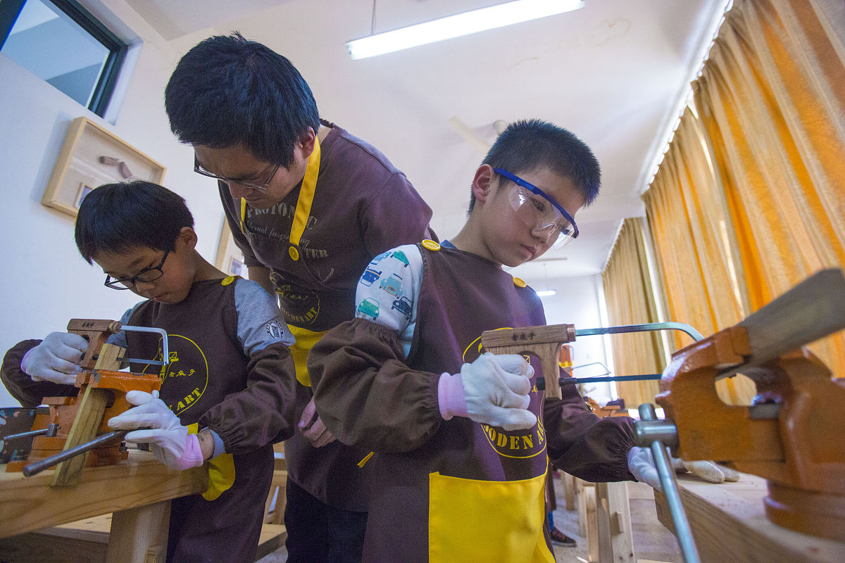 重庆汽车运用与维修专业中专中职学校推荐 - 找好学校，开启你的汽车梦