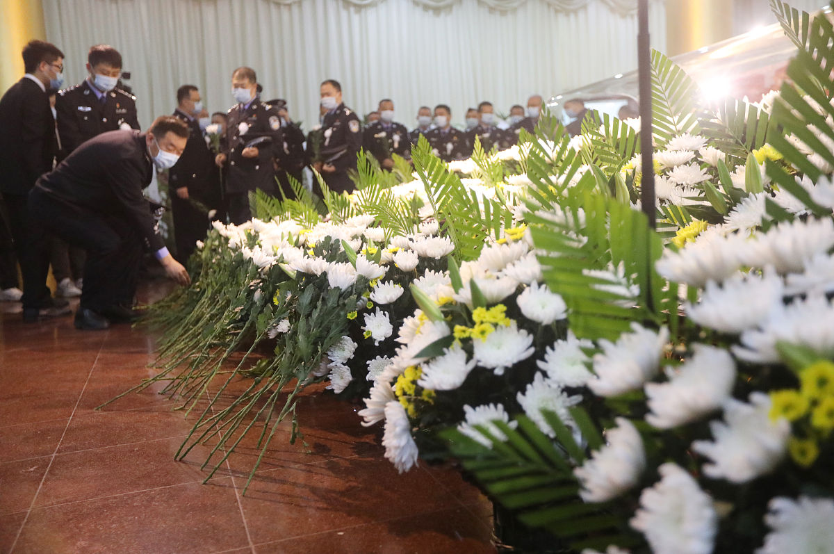 2021年10月31日上午,青岛交警李涌同志遗体告别仪式在青岛市殡仪馆追