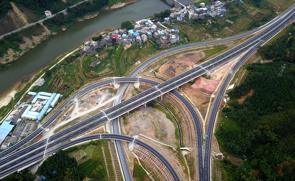 How to Say '柳州距离桂林有120公里远' in English: Distance Phrases Explained