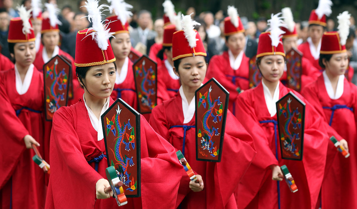 2011年5月11日,韩国成均馆在大成殿举行春季释奠大祭.作为第85号重要
