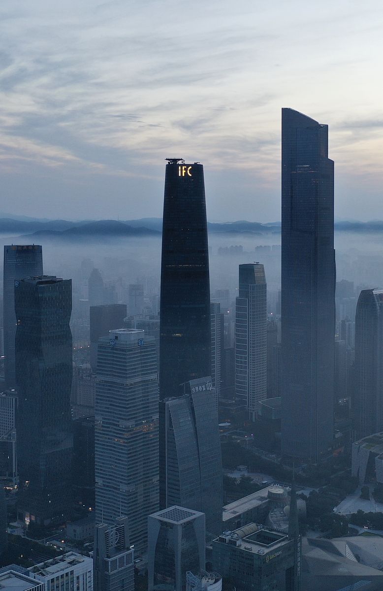 2020年9月13日,广州市区出现低空平流雾,广州塔,东西塔,白云山等高建