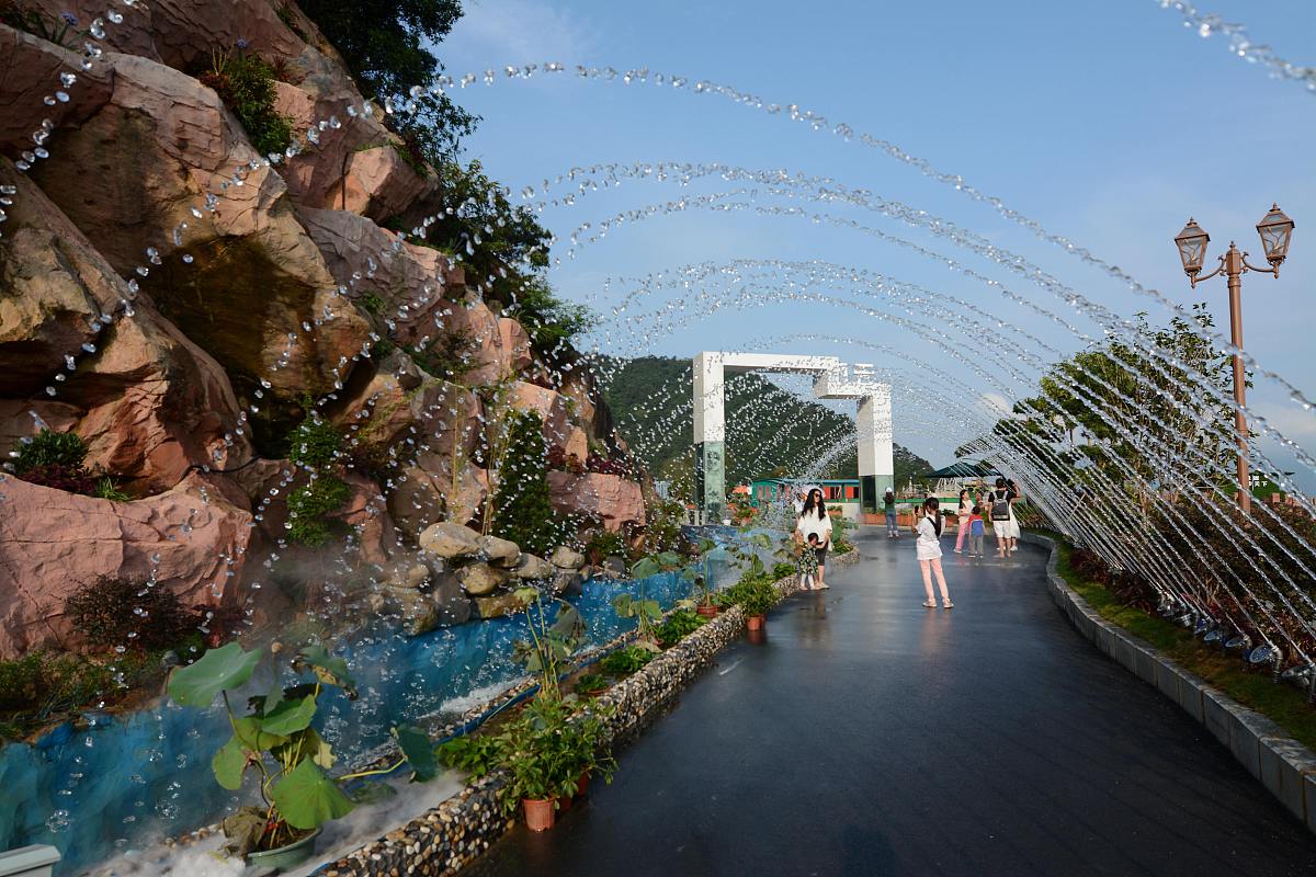 润色一下 庆祝【中标喜报】庆祝上海洛嘉团队执行的南山文化自然科普教育基地未来森境自然科普教育中心观景台设计制作安装项目竞标最近经过专家委员会评审和公告于今日确定我司中标。上海洛嘉团队在投标阶段表现出极强的韧性和战斗力投标成果凭借优秀的设计与可实施的落地性一举中标并拿下4121万的合同是华东片区的又一标杆公园项目让我们为参与项目的团队伙伴们喝彩期待再接再厉！