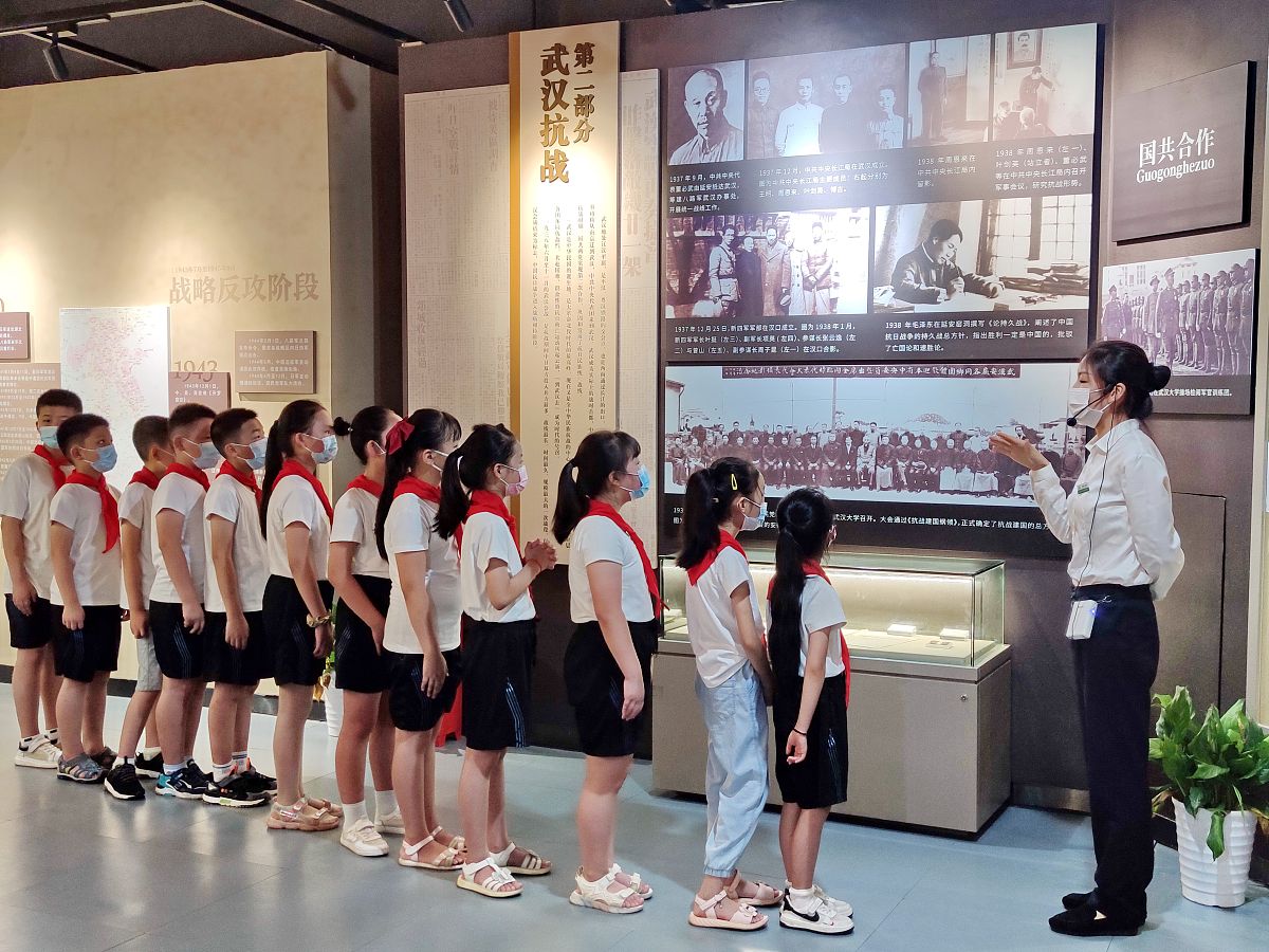 小学四年级小数点练习题：加减乘除应用题