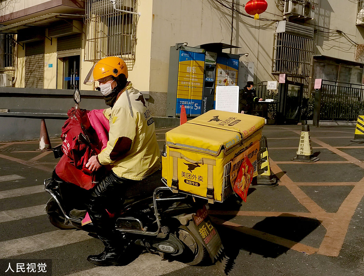 快递小哥：城市中一道美丽的风景线 - 800字记叙文