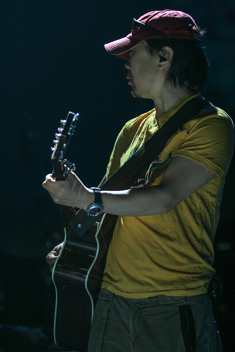 2008年4月25日,四川成都,崔健在演唱会演出前夜进行彩排.崔健,1961年8