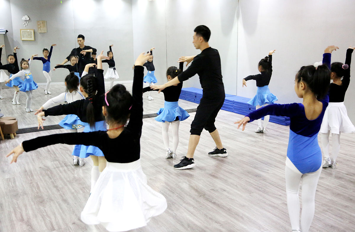 重庆舞蹈学校绘画专业好就业吗