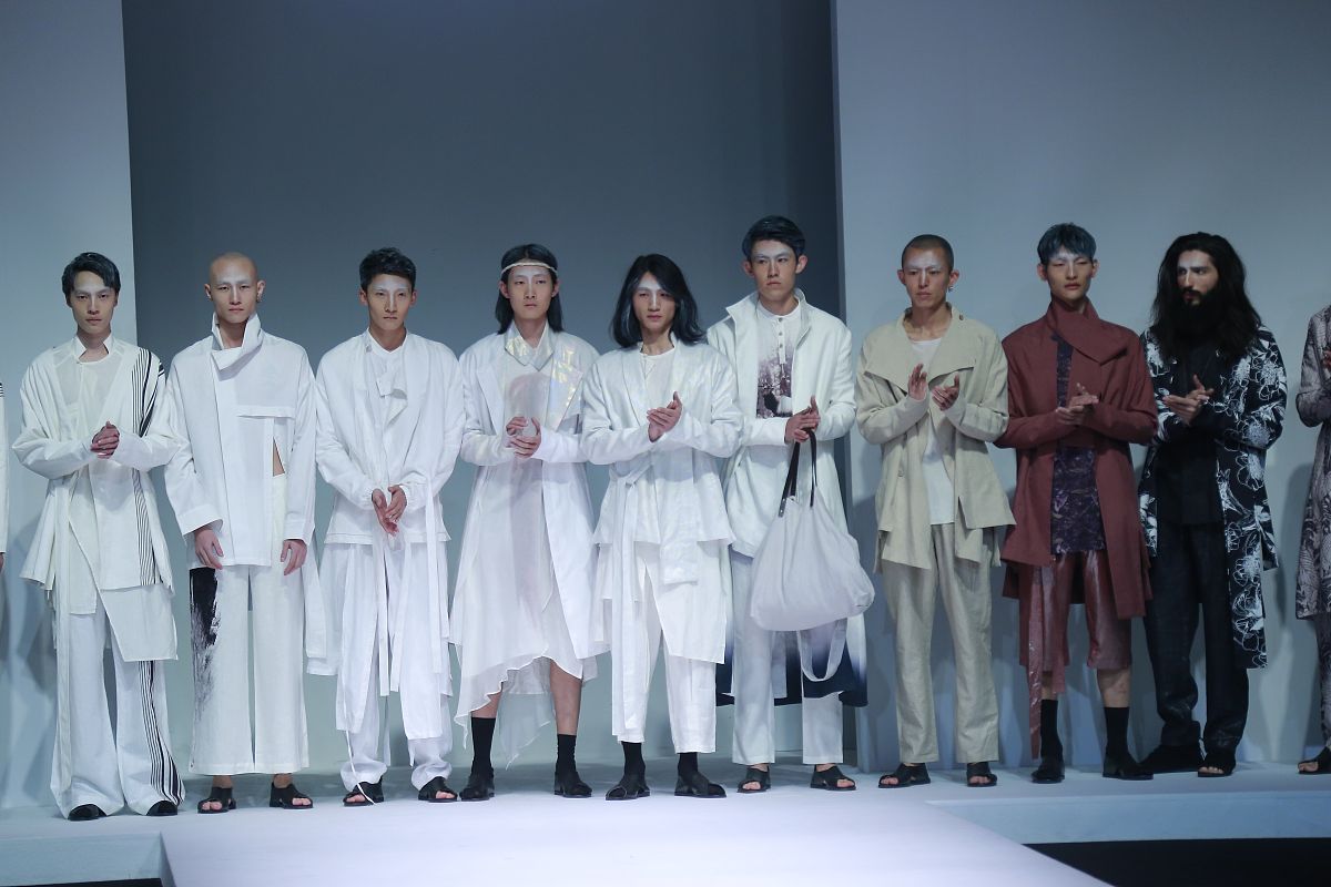 阅读平凡的世界写一篇激励我们阅读的600字文章