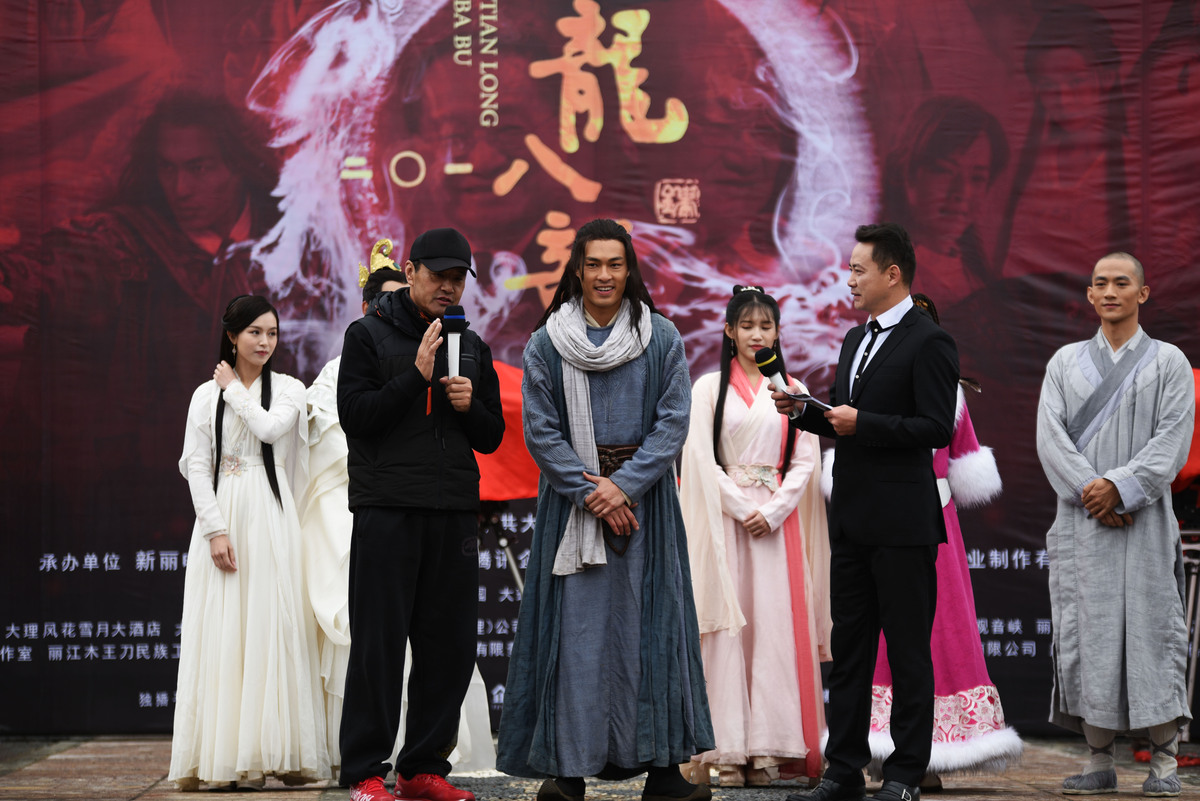 给我写一篇《龙少爷》影视解说文案1000字左右