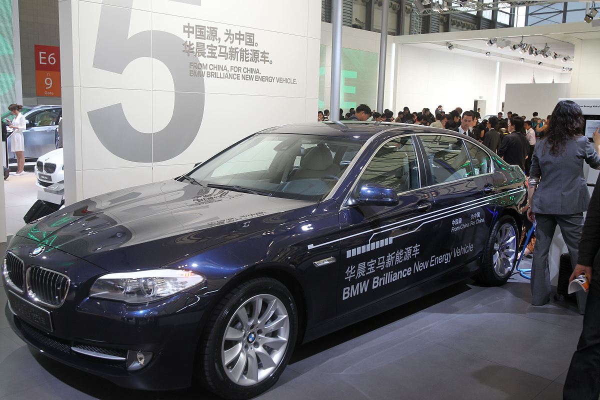 宝马5系的品牌形象和文化如何？包括该系列车型所代表的品牌形象和文化例如宝马的设计理念、科技创新、驾驶文化等方面的介绍和探讨。