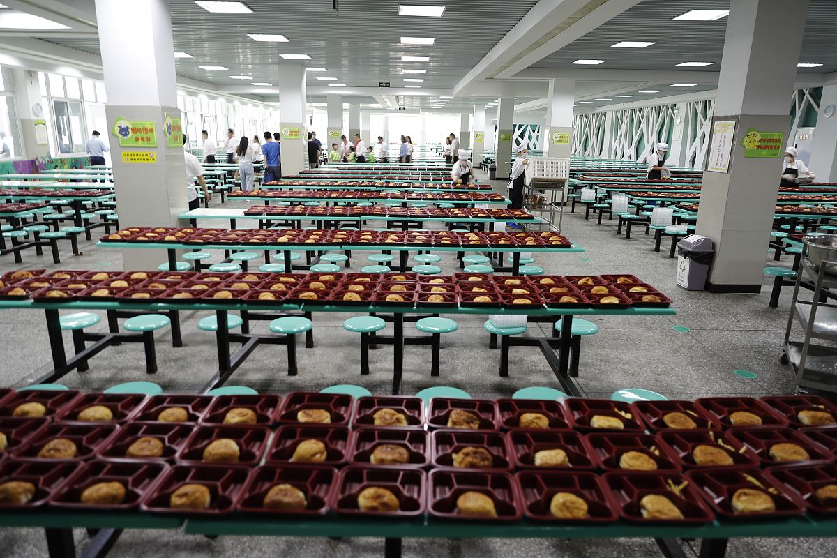 贵州贵阳职工中等专业学校宿舍以及食堂条件怎么样