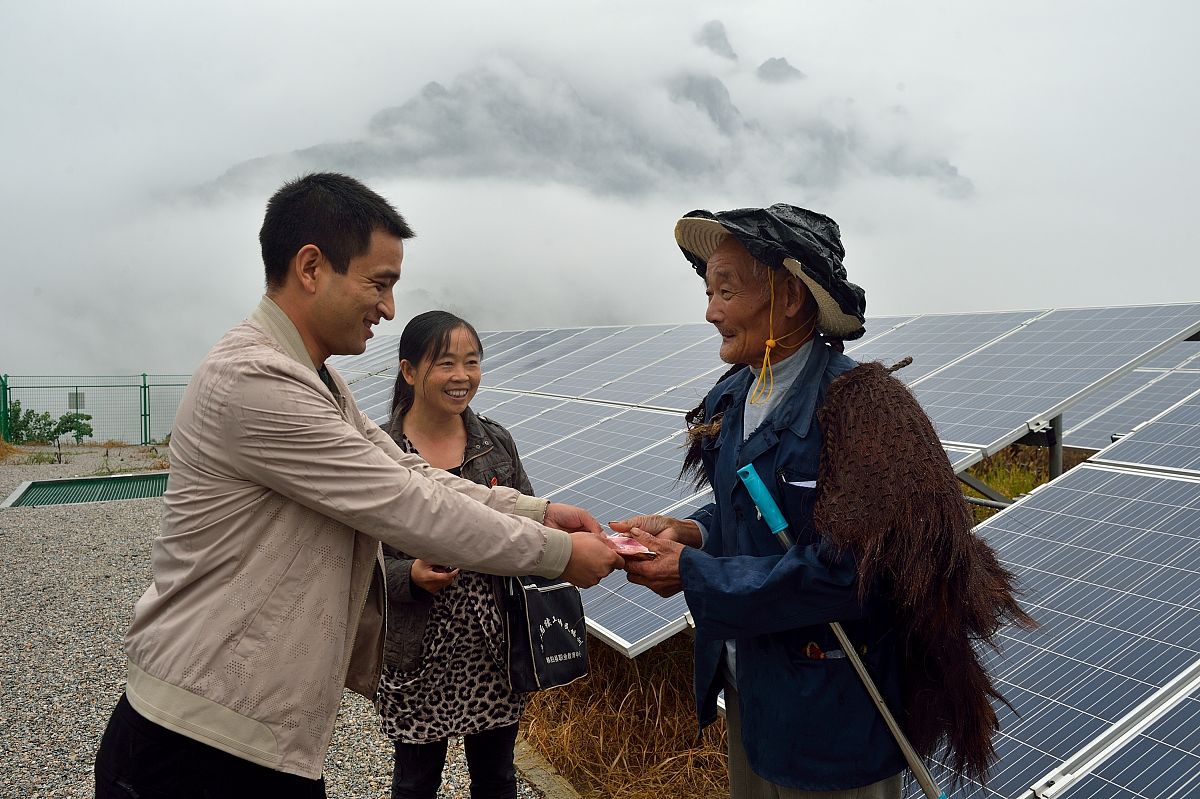 中国扶贫工作研究综述：国外学者视角