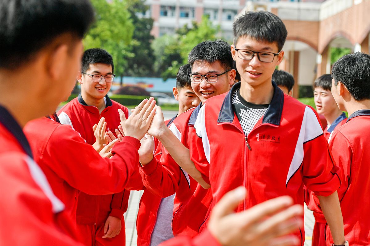 万源市职业高级中学招生要求 - 培养职业技能型人才