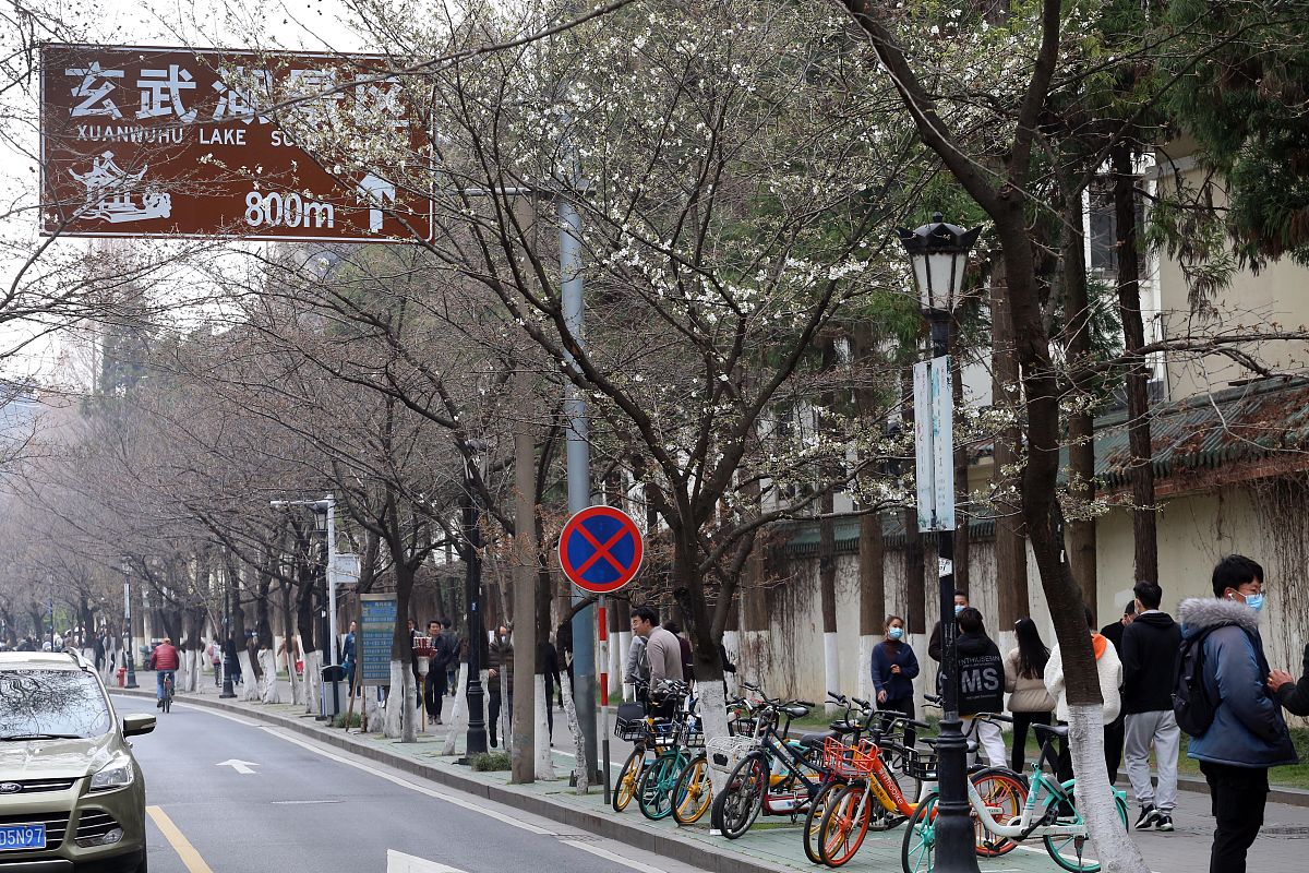 四平路溧阳路到虹口区三河路骑车电瓶车怎么走用230字帮我详细描述