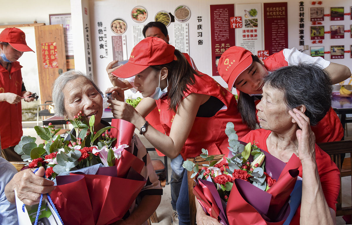 清园里社区迎中秋庆国庆新时代邻里节，与光同行、向邻而生