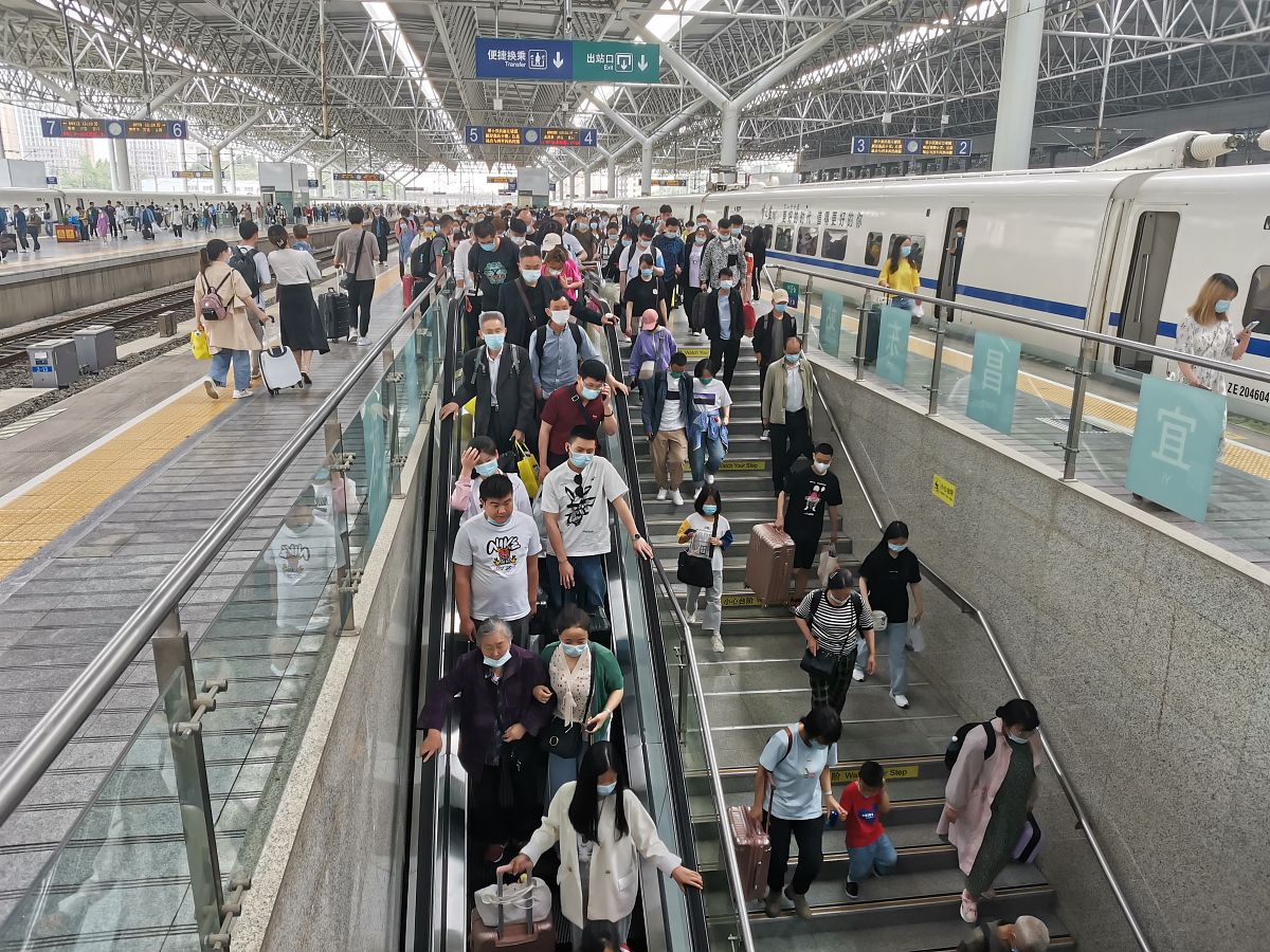 重庆轨道交通专业加开6趟动车组