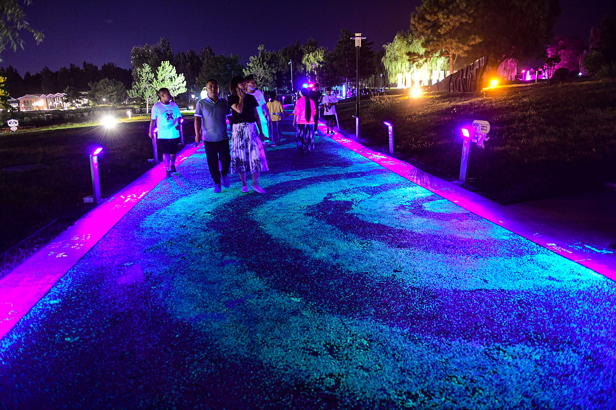 炫彩夜跑：荧光主题跑步活动指南