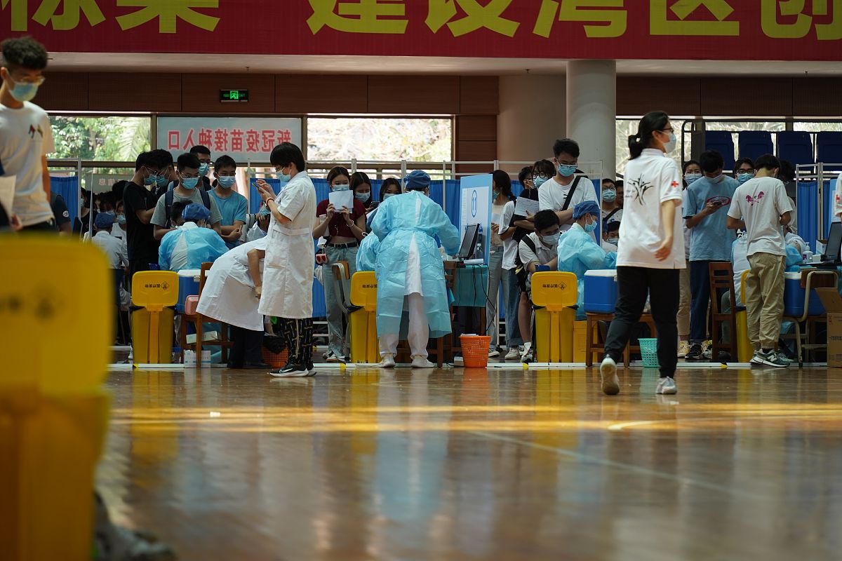 德阳女生读卫校:2022年报考指南及未来就业前景