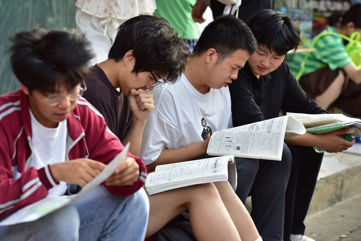 初中生在中专如何学习？什么升学方式好一些？