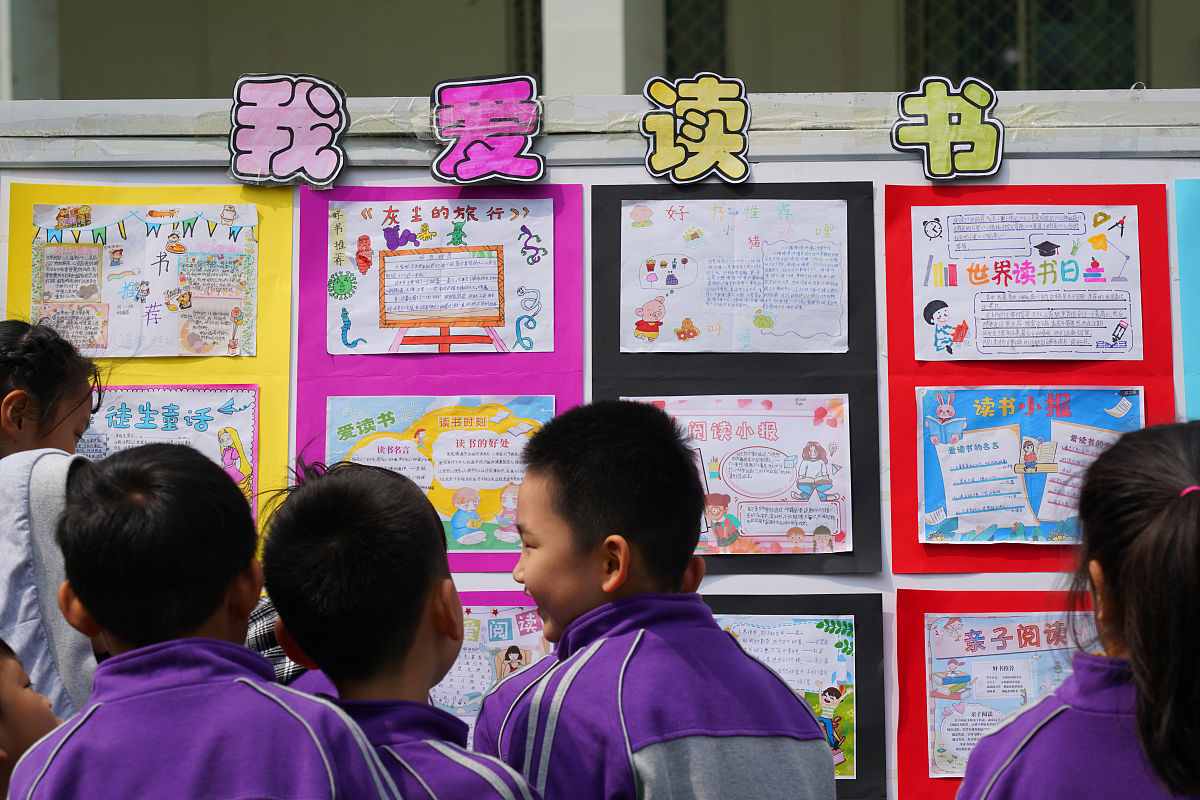 请论述小学家校合作应该厘清家庭与学校之间的责任边界写成一段话格式不少于500字。