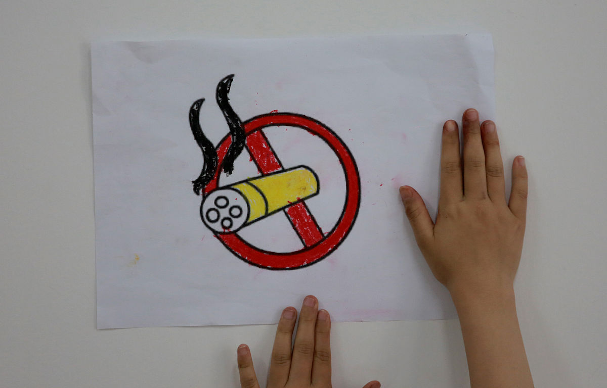 控烟宣作儿童手绘画起个名字写个30字作品说明