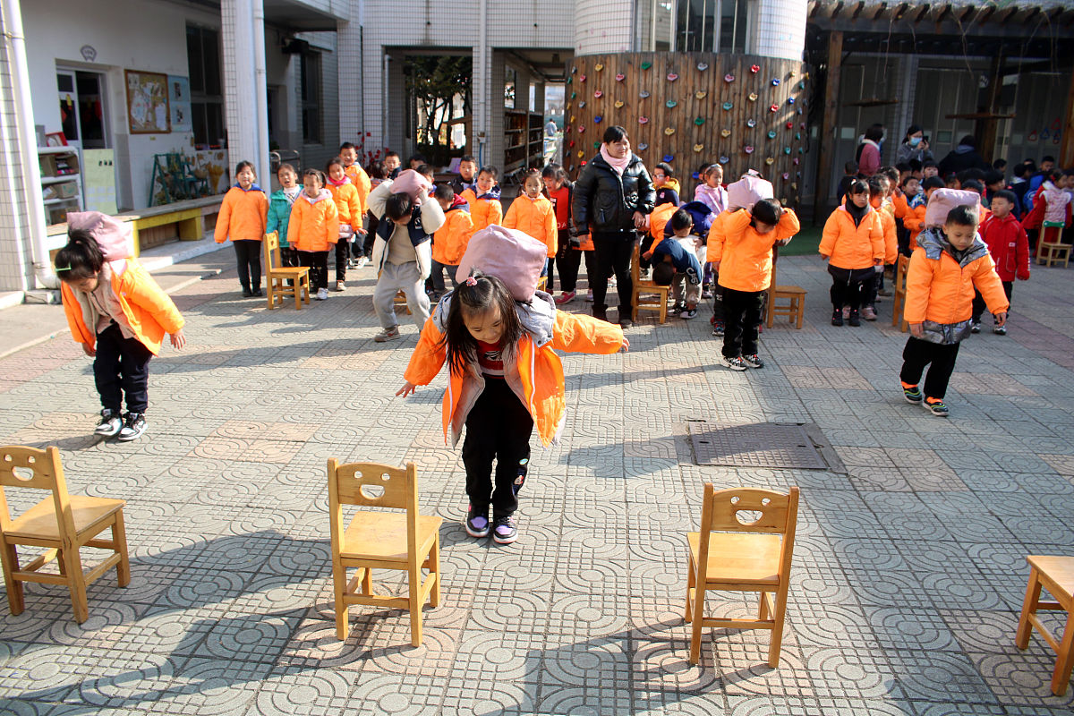 重庆幼师区域游戏观察反思：我给娃娃当阿姨