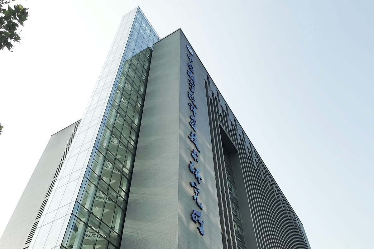 徐凤年：传奇考古学家和现代化学家