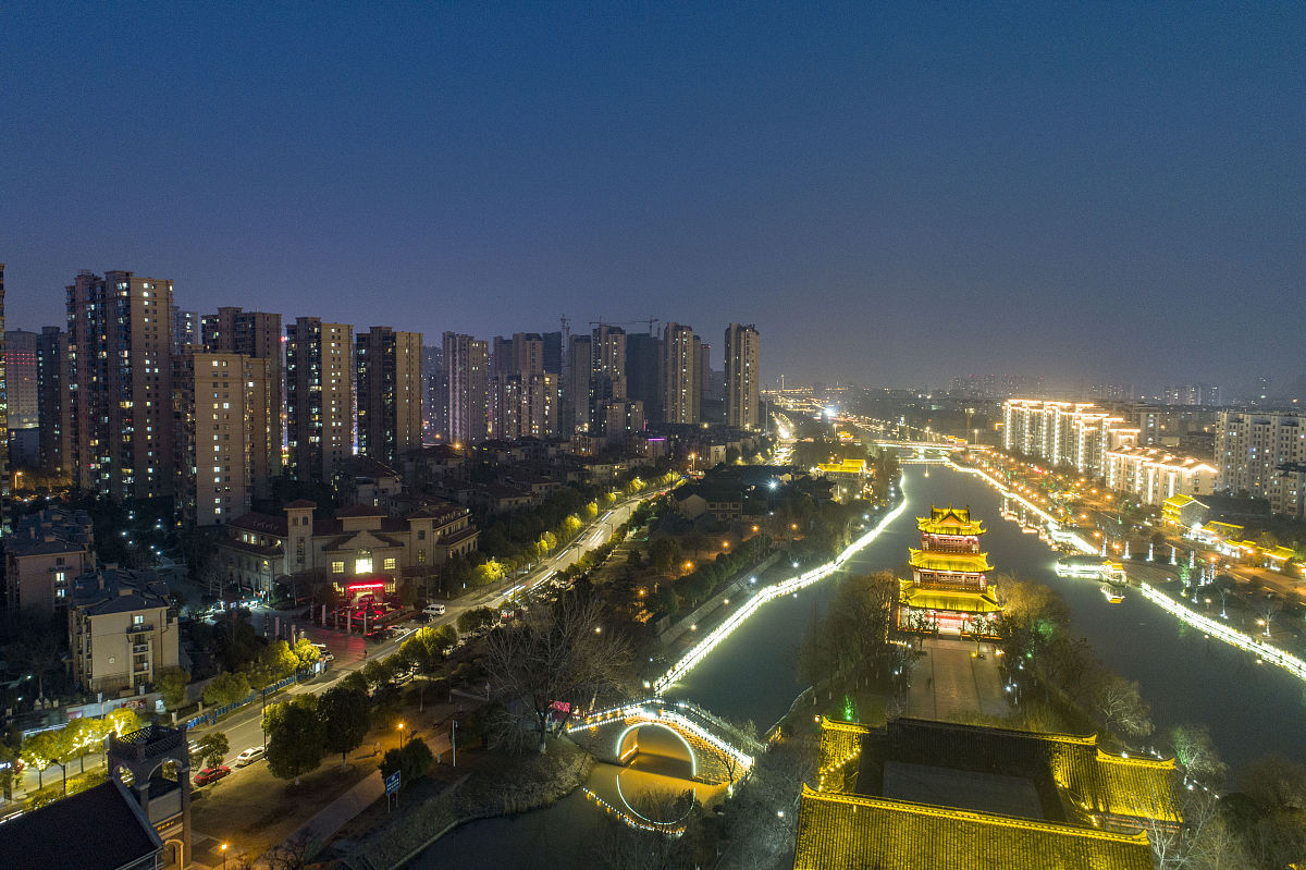 2020年1月20日,江苏淮安,航拍夜色中的里运河.