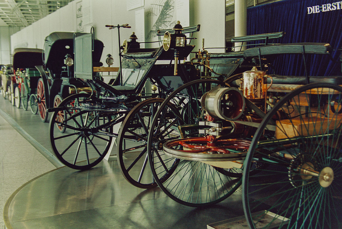 汽车是谁发明的