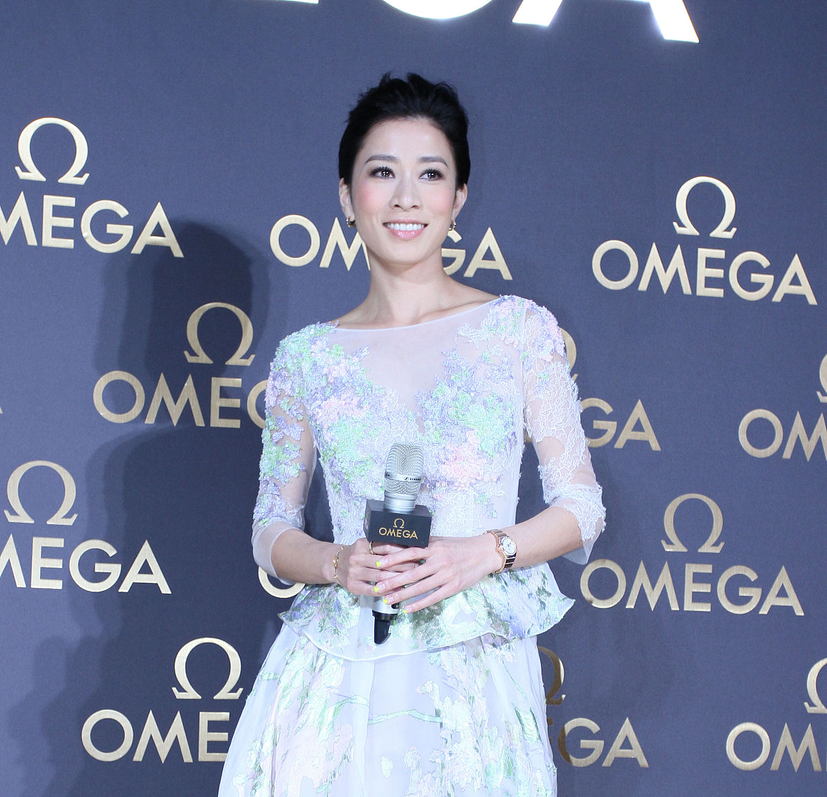 装逼虽好，可不要过火！智慧不宜张扬，谦逊为上。