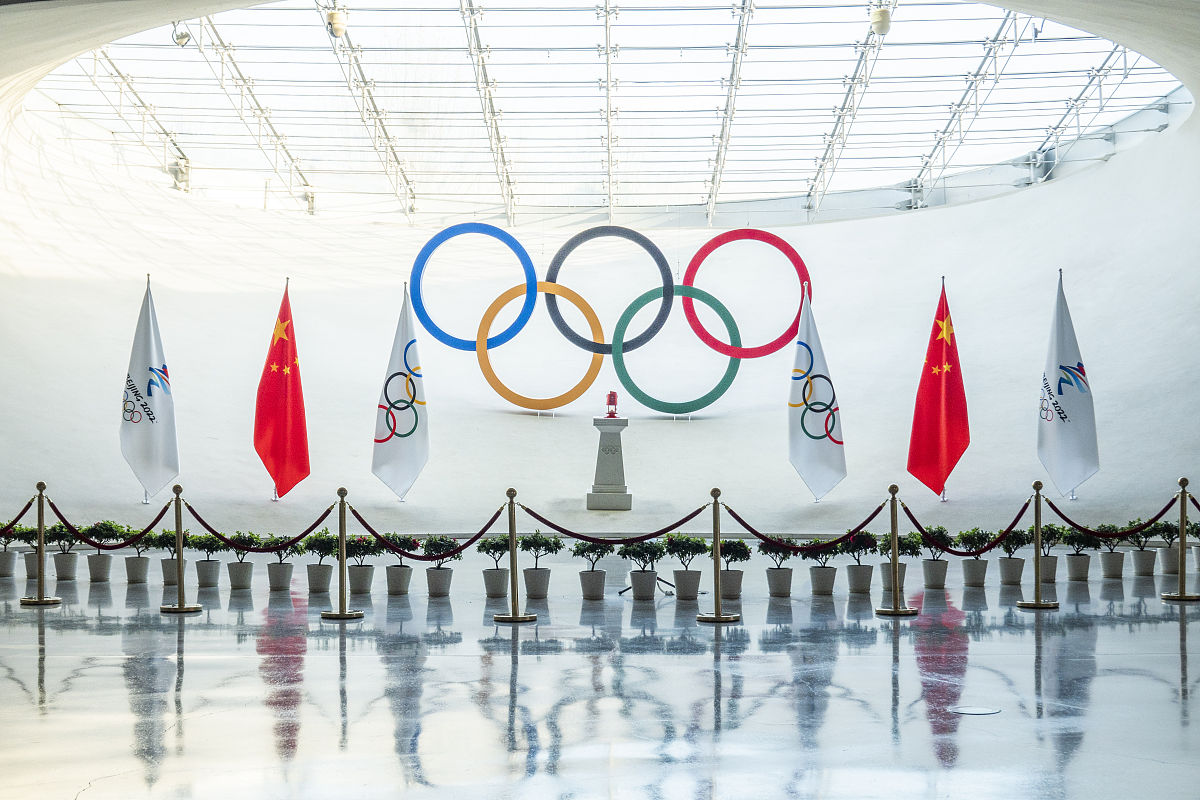 20条简短的微博体评论：40个大项、61个分项、481个小项超过12万名运动员报名无论是项目数量还是参赛人数均创新高成为亚运会历史上规模之最。武术、藤球、卡巴迪等9个非奥大项和其他非奥小项的加入更加彰显亚洲体育的多元魅力……亚奥理事会代理主席辛格预告世界我们将看到有史以来最伟大的亚运会。杭州亚运会的筹办过程既是中国兑现承诺、不断自我提高的过程也是围绕如何办好国际综合性体育赛事向世界提供中国方案、贡