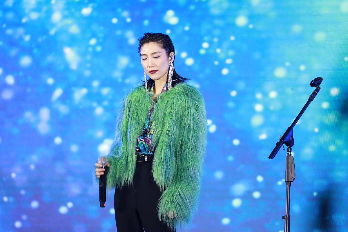 2020年12月24日,上海,明星现身ms上汽r汽车迎新演唱会 .苏诗丁