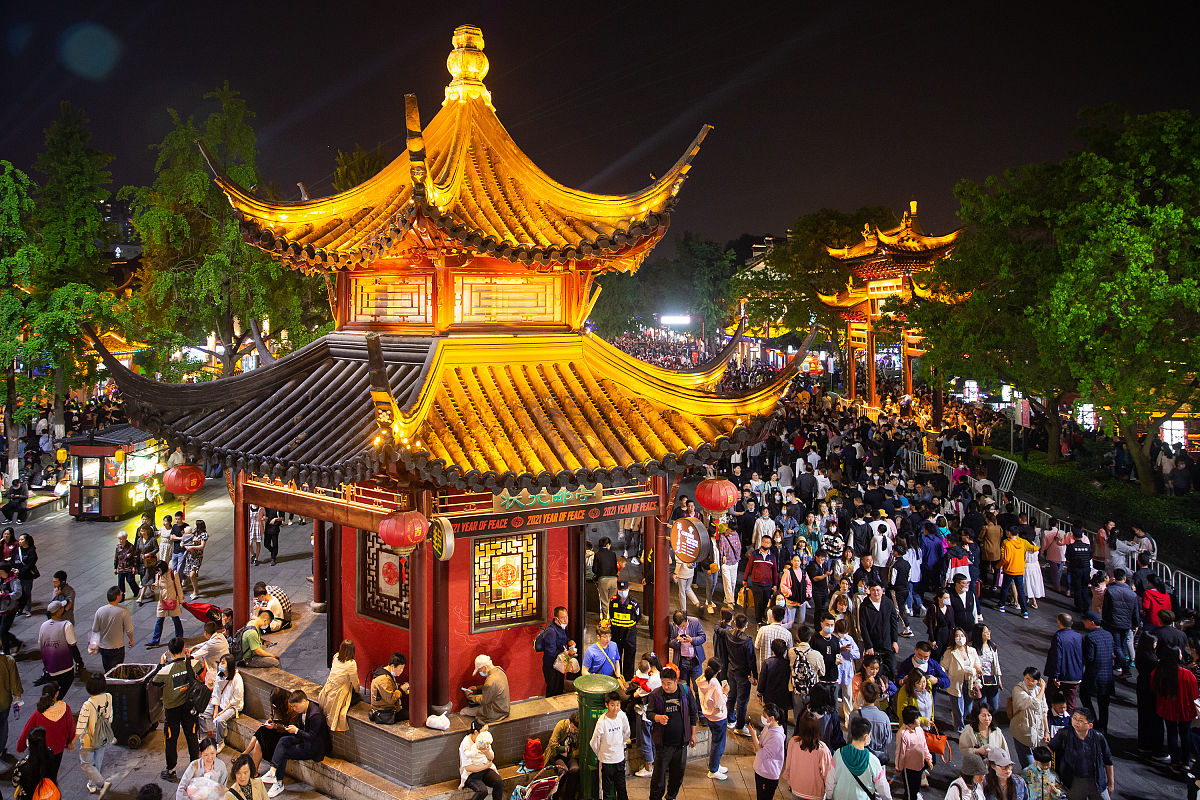 写一篇五一旅游好去处：推荐几个适合文艺青年旅游的景点