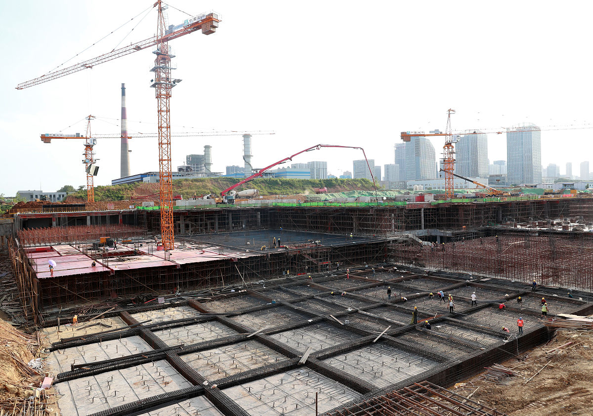 XX市大型建筑桩基全部竣工，标志项目进入新阶段