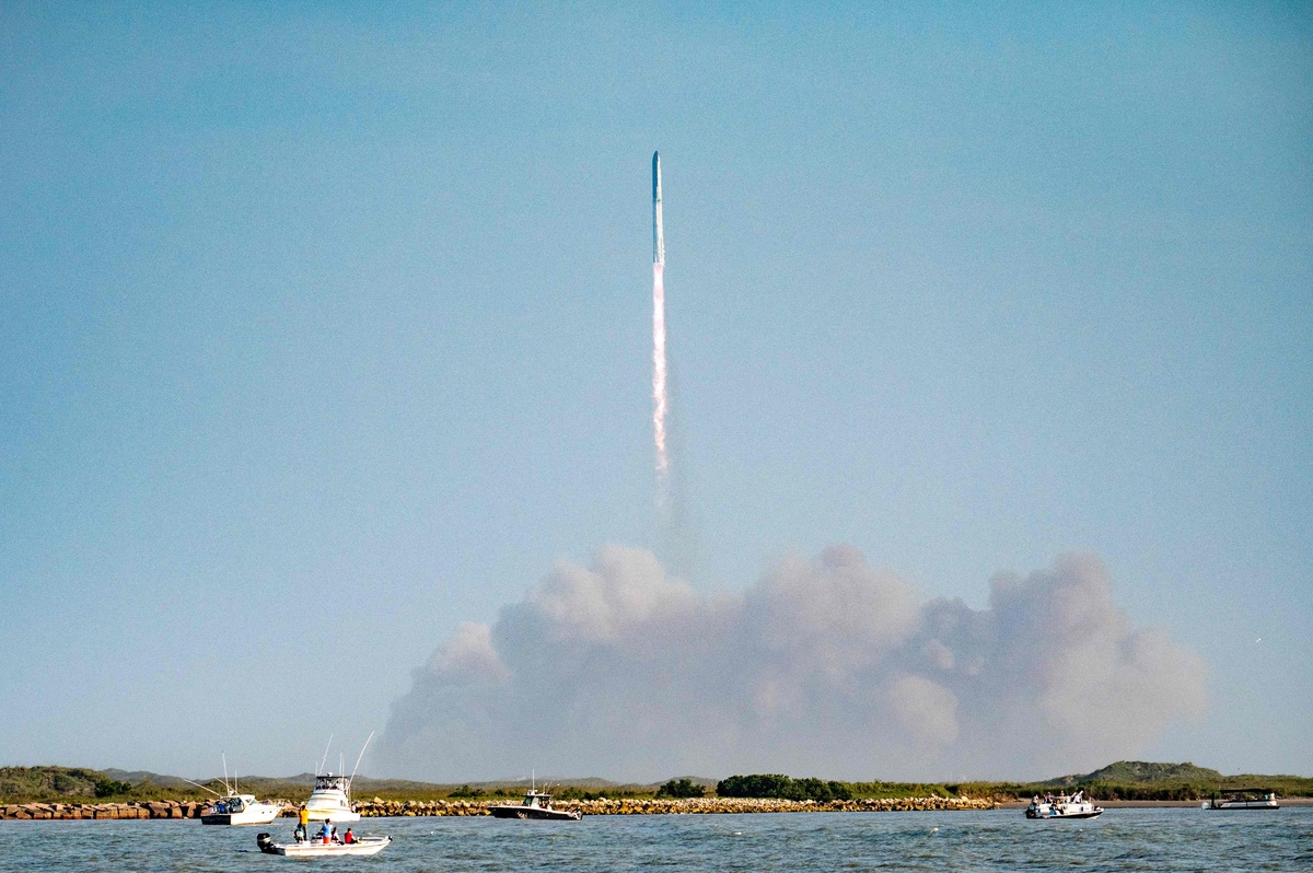 美国太空探索技术公司20日发射的星舰重型运载火箭在发射升空3分钟后于墨西哥湾上空发生非计划内的解体在半空中爆炸航天器未能成功进入预定轨道。SpaceX 星舰发射失败是什么原因？还有哪些信息值得关注？
